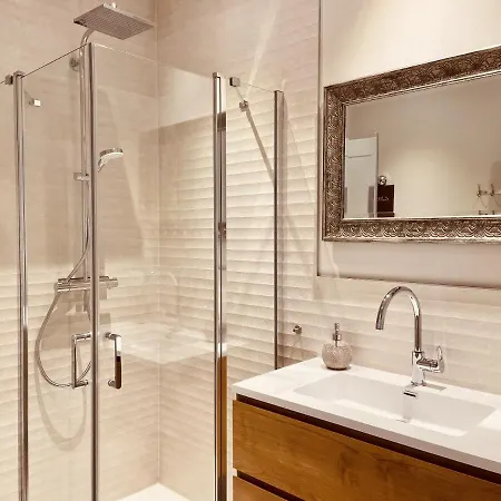 Apartman Casa Rehse I Loft-apartment I Kostenlos Parken & Wlan I Self-check-in I Oepnv I 65zoll-tv *